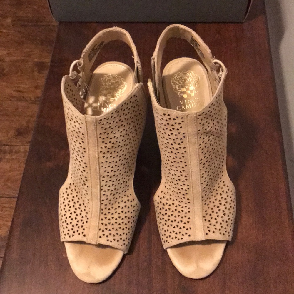 Vince Camuto size 9 heels